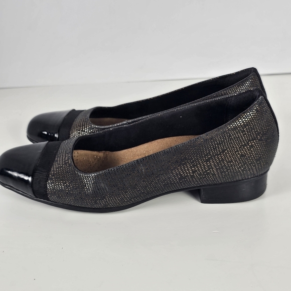 Clarks Artisan Women’s Size 7M Black Cap Toe Low Heel Dress Shoes Comfort Flats - Picture 3 of 8